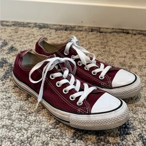 Converse All Stars Size 8 Maroon/Burgundy